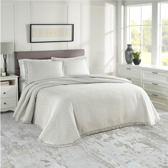 lamont Other - New bedspread quilt